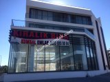 LEFKOŞA DEREBOYU METEHAN YOLU ANA CADDE ÜZERİ KİRALIK KOMPLE BİNA
